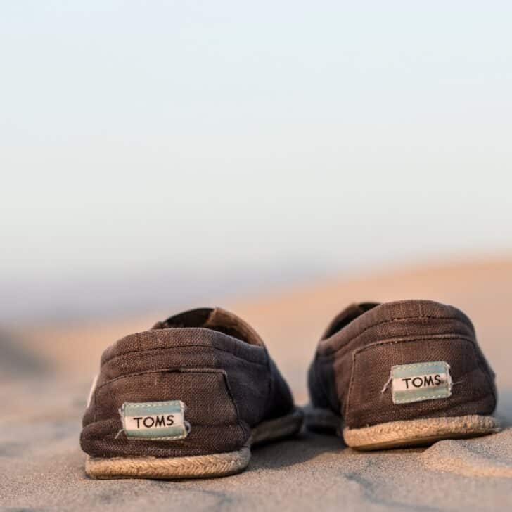 Bobs Vs. Toms – Who Wins The Battle Of Nobility And Comfort?