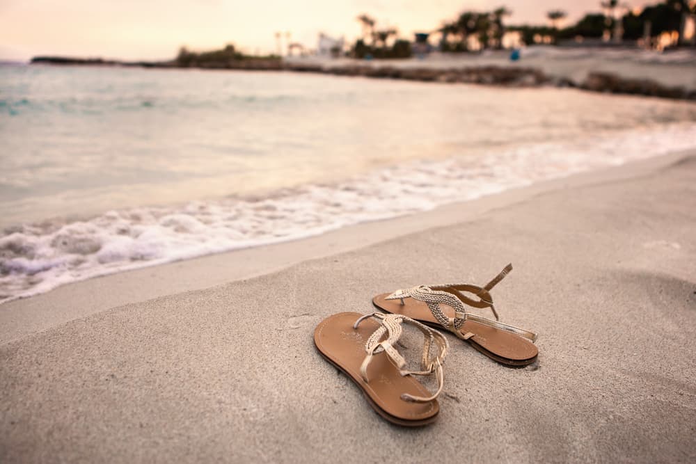 7 Best Shoes For Hawaii Vacation: Let's Pack Together