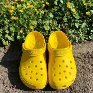 are crocs closed toe shoes