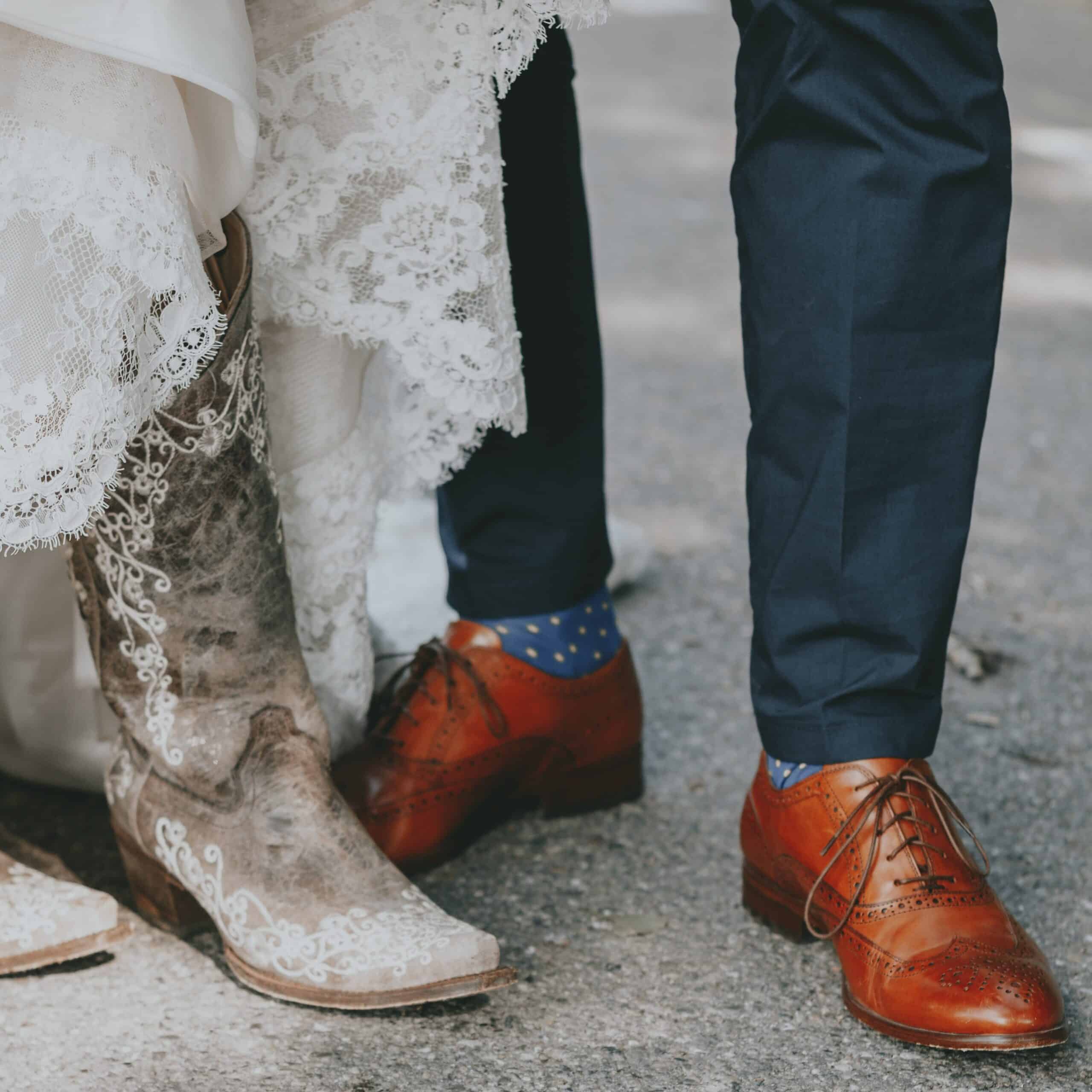 Hochzeits-Dos und Don'ts: Kann man zu einer Hochzeit Stiefel tragen?