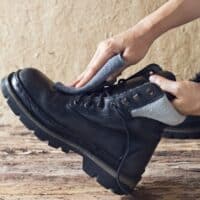 how to get tar off shoes