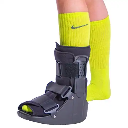 BraceAbility Short Broken Toe Boot | Walker for Fracture Recovery, Protection and Healing after Foot or Ankle Injuries (Small)