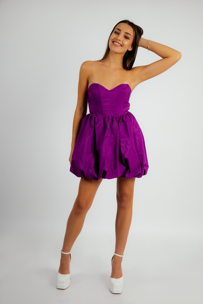 What Color Shoes To Wear With A Plum Dress? 10 Suggestions