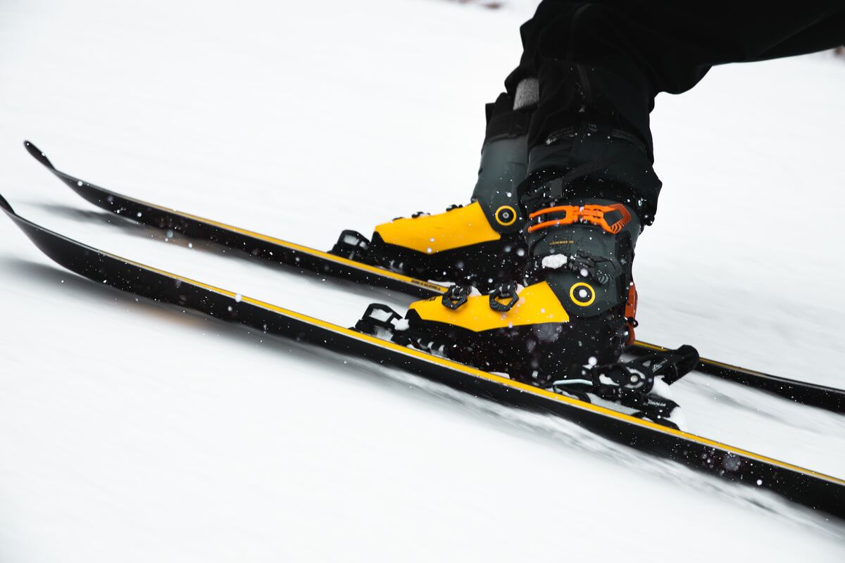 3 häufige Knieverletzungen beim Skifahren und Skischuhe, die Sie schützen