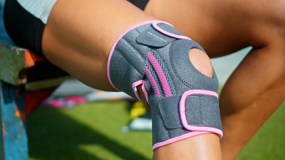 How To Keep A Knee Brace From Sliding Down? 11 Useful Tips