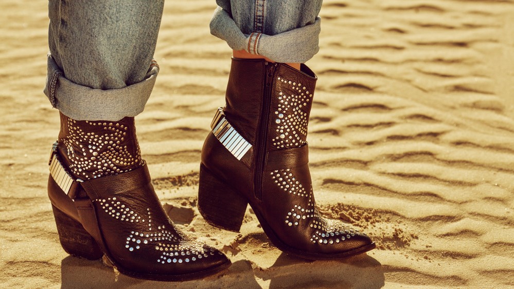 Wearing Cowboy Boots With Jeans: Tips For Men And Women