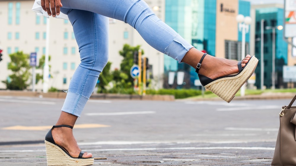 How To Wear Wedges With Jeans? 5 Stylish Options