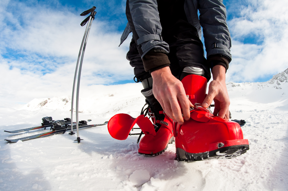 Eine Schritt-für-Schritt-Anleitung für das Einlaufen von Skischuhen