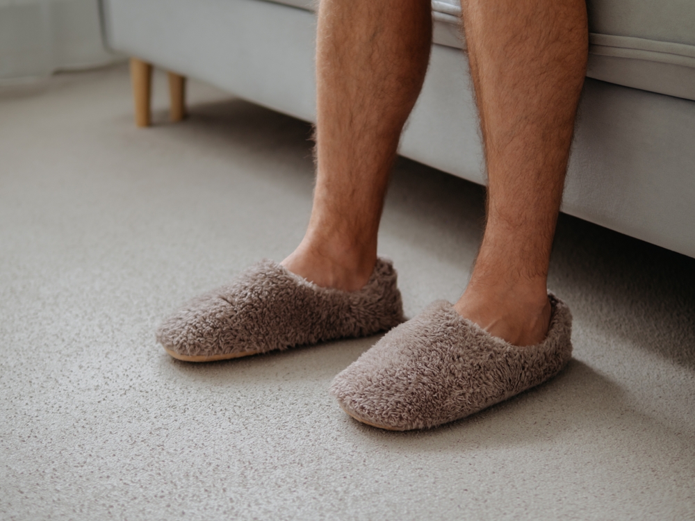 Lazy-Day-Favoriten 9 Beste Herren-Hausschuhe für breite Füße