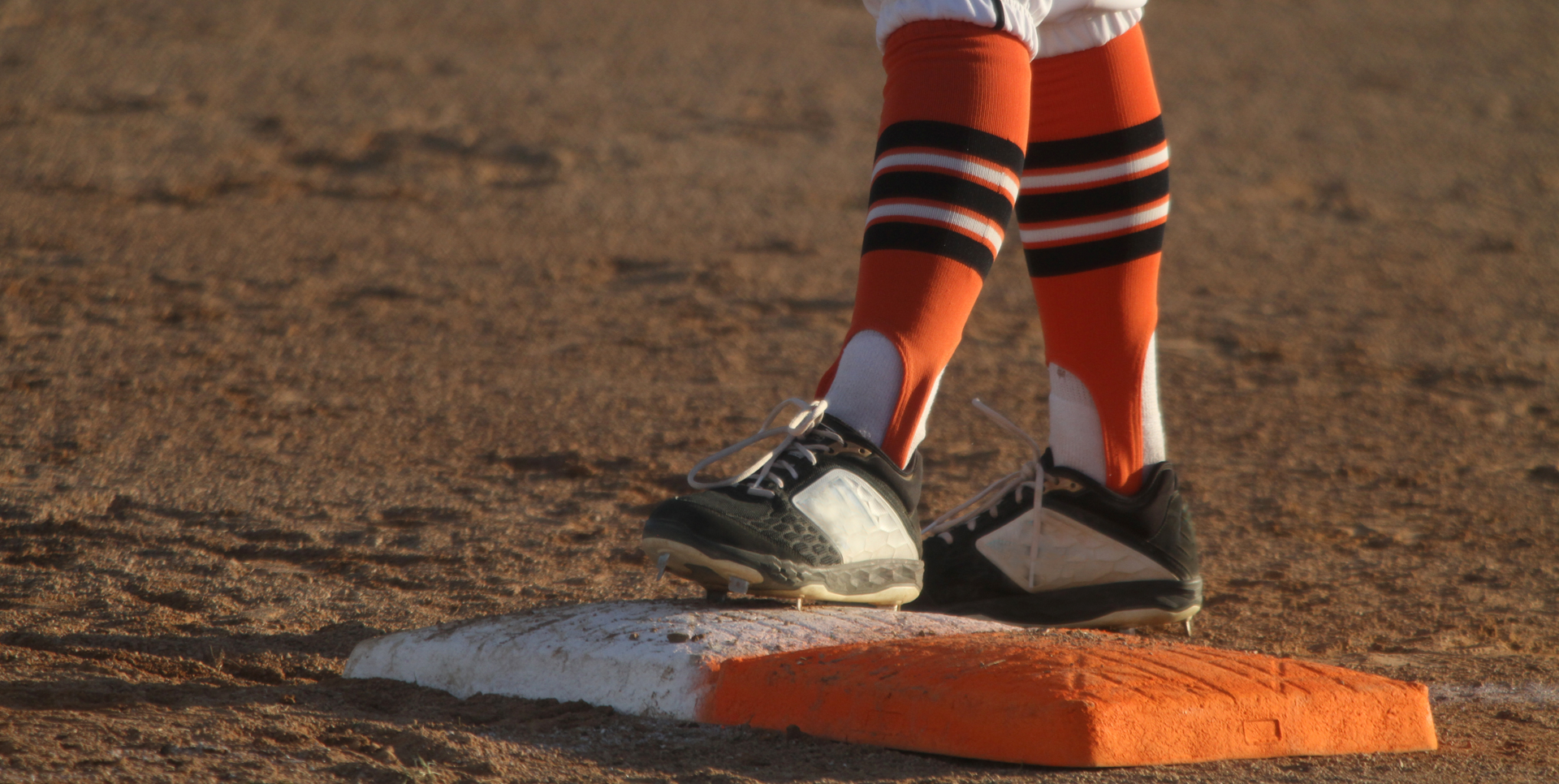 beste Baseballstollenschuhe für breite Füße