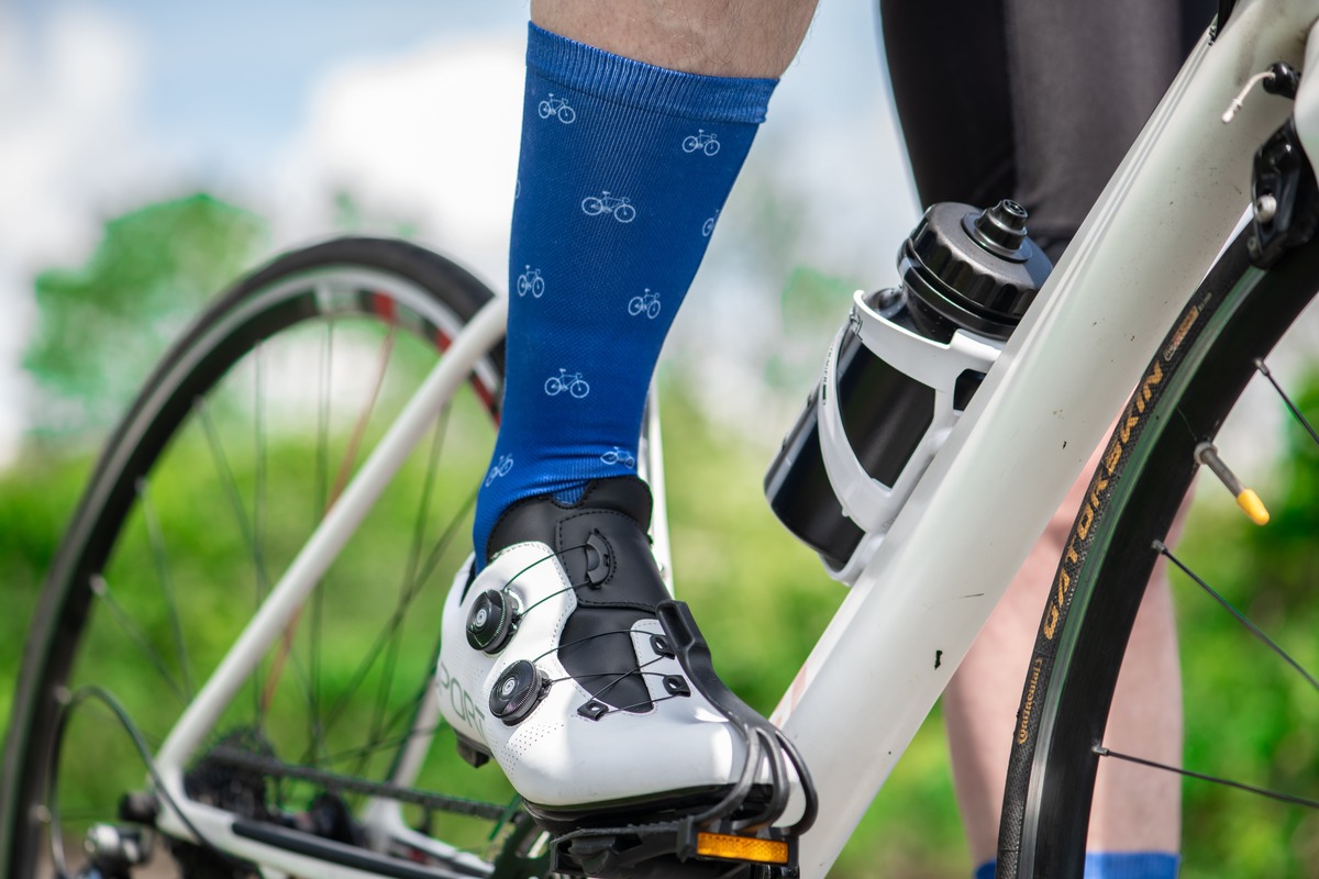 9 beste Rennradschuhe für breite Füße für eine schmerzfreie Fahrt