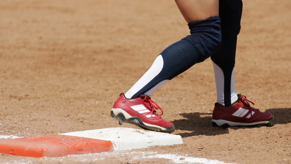 4 beste Softball-Schuhe für breite Füße (für Männer und Frauen)