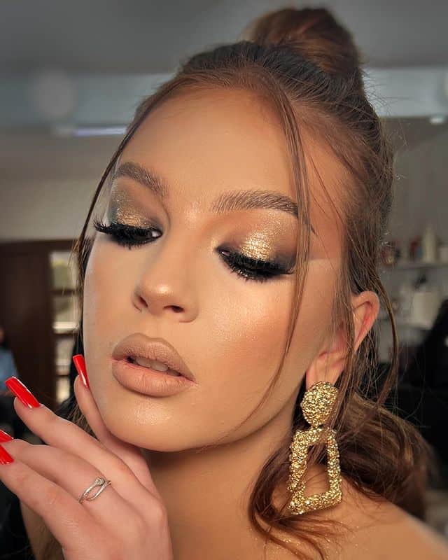 22 Dazzling Gold Eyeshadow Looks You'll Want to Try