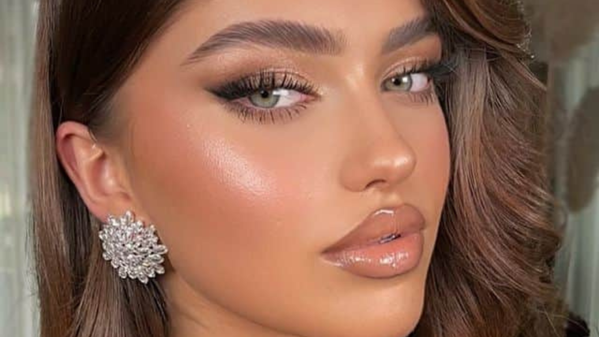 22 Radiant Gold Eyeshadow Styles for a Show Stopping Look