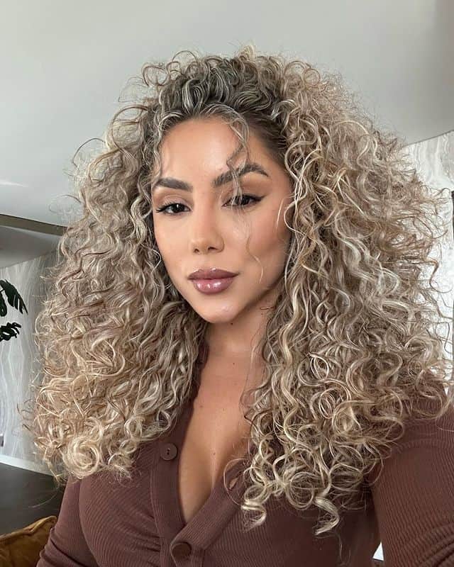 21 Gorgeous Curly Hairstyles To Flatter Your Face