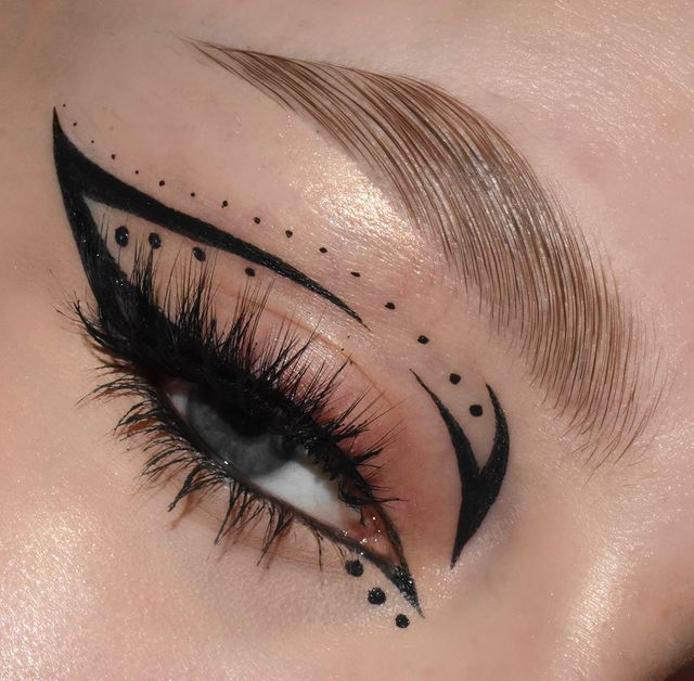 20 Creative Eyeliner Looks To Make Your Eyes Pop