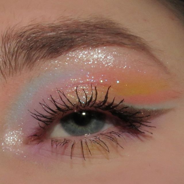 20 Magnificent Glitter Eyeshadow Looks Perfect For Any Party