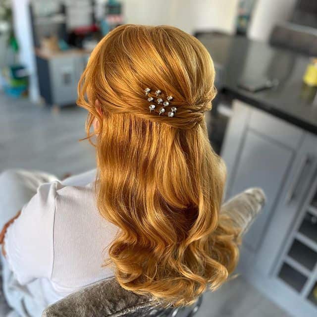 19 Chic Wedding Guest Hairstyles To Make You Look Glamorous