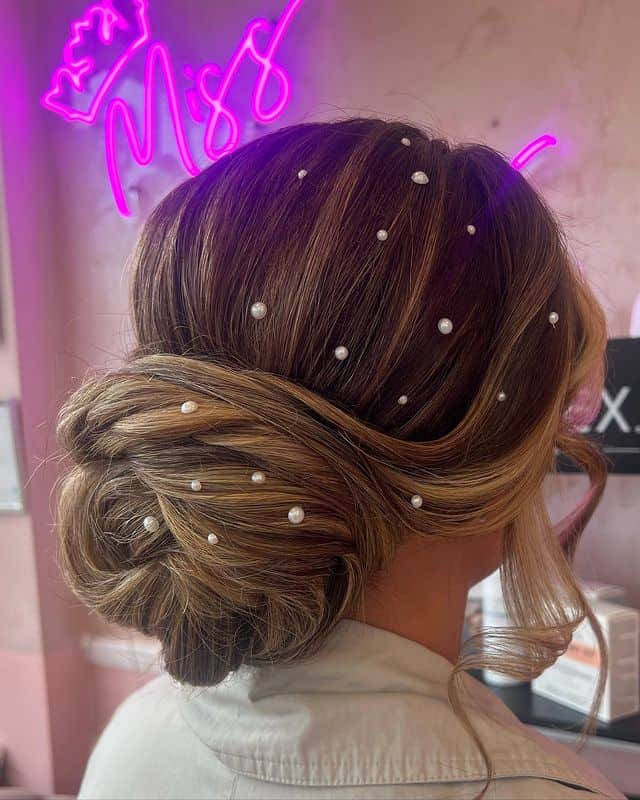 19 Chic Wedding Guest Hairstyles To Make You Look Glamorous