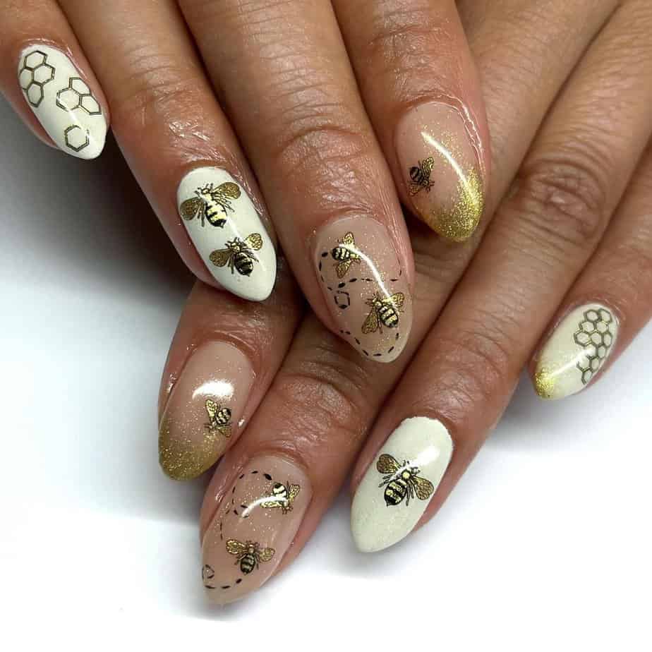 40 Luxurious White And Gold Nails To Steal The Limelight