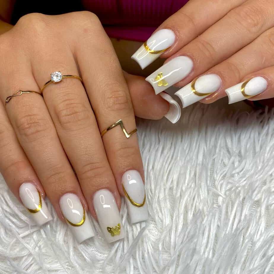 40 Luxurious White And Gold Nails To Steal The Limelight