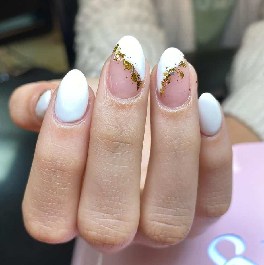 40 Luxurious White And Gold Nails To Steal The Limelight