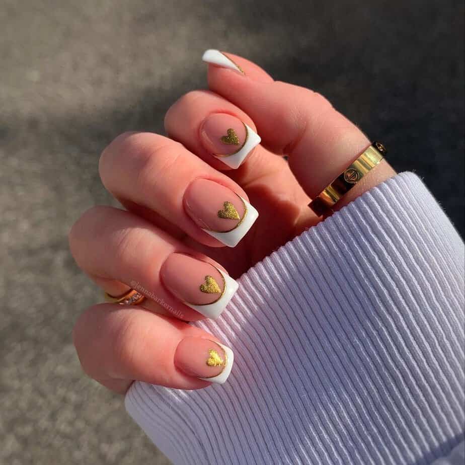 40 Luxurious White And Gold Nails To Steal The Limelight