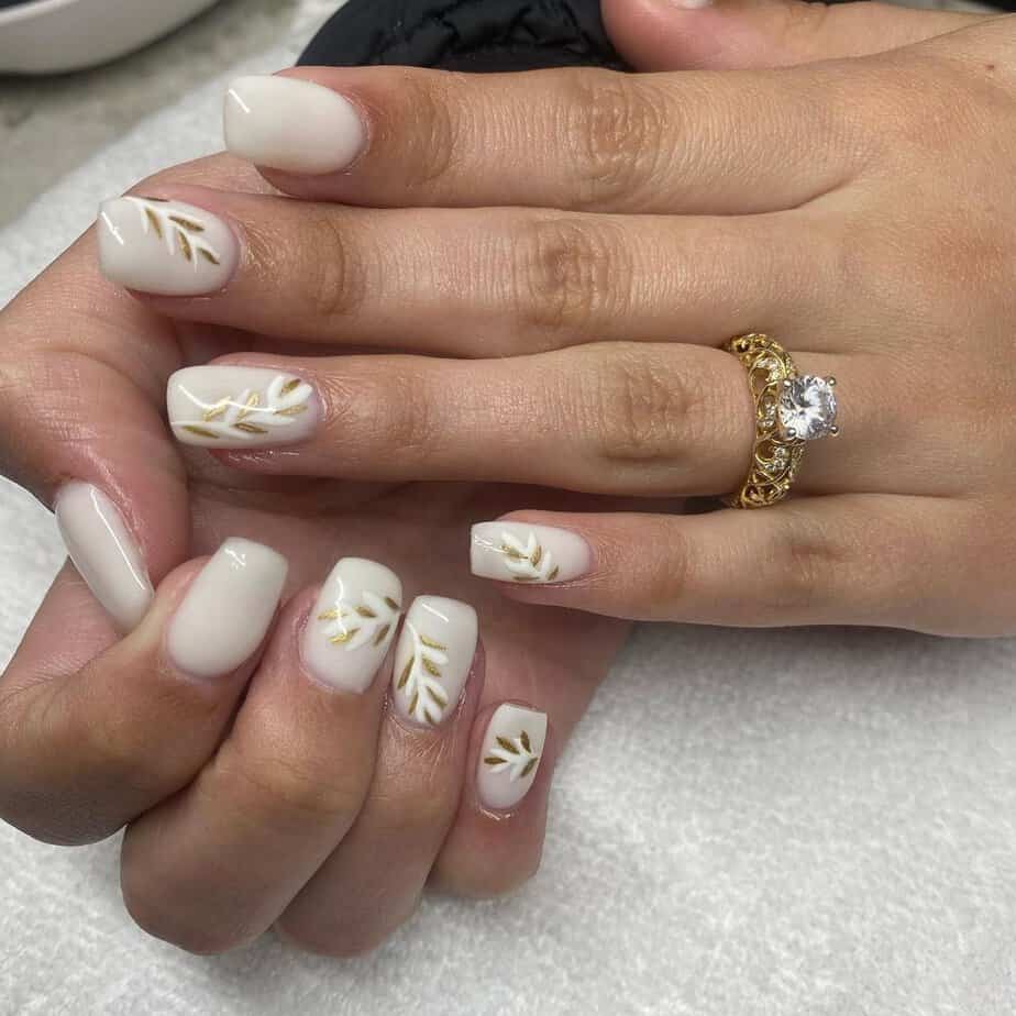 40 Luxurious White And Gold Nails To Steal The Limelight