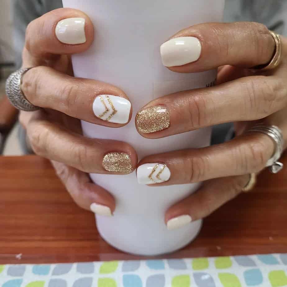 40 Luxurious White And Gold Nails To Steal The Limelight