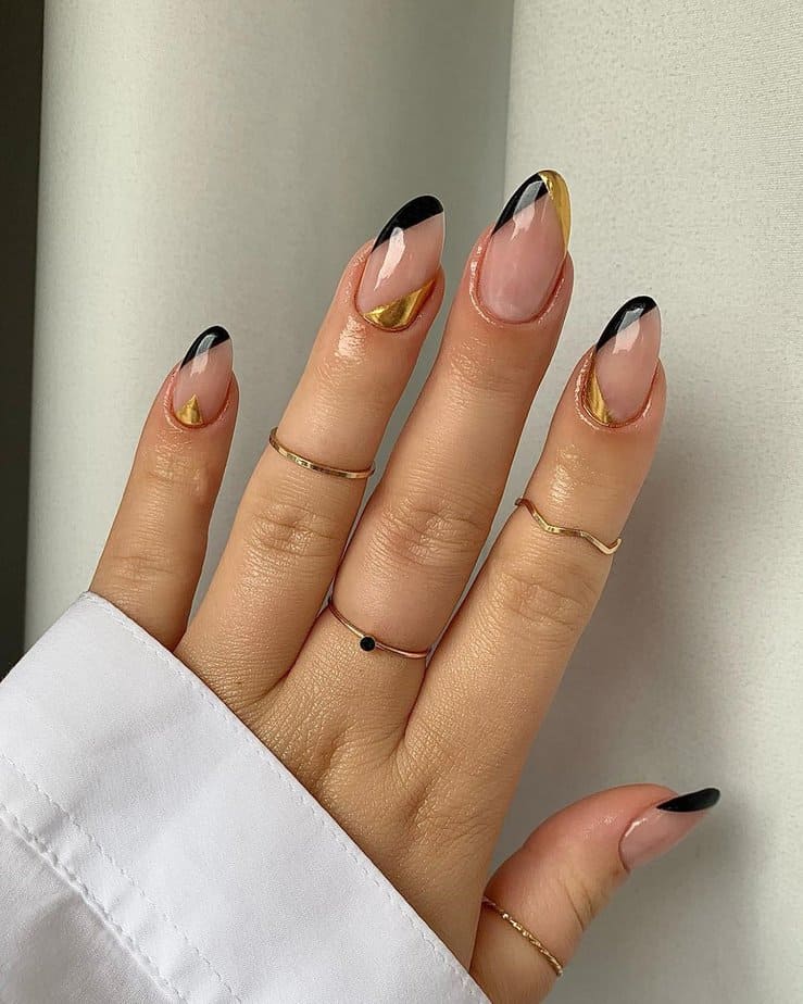 36 Glorious Gold Nails Fit For Royalty