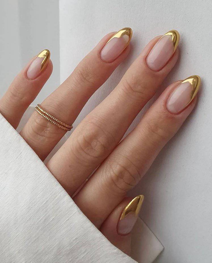 36 Glorious Gold Nails Fit For Royalty