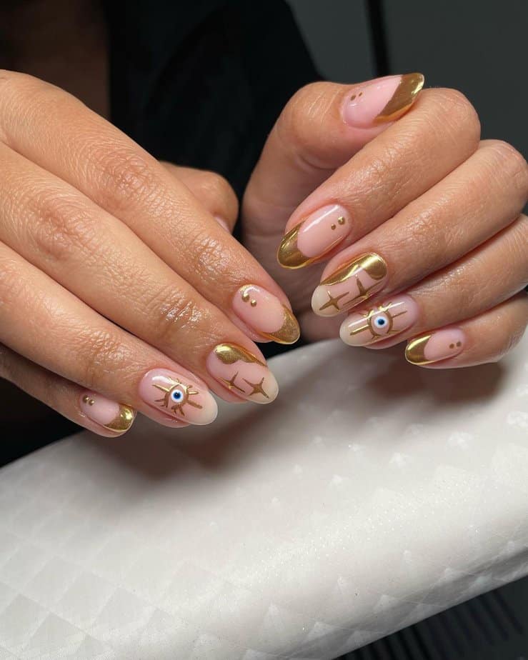 36 Glorious Gold Nails Fit For Royalty