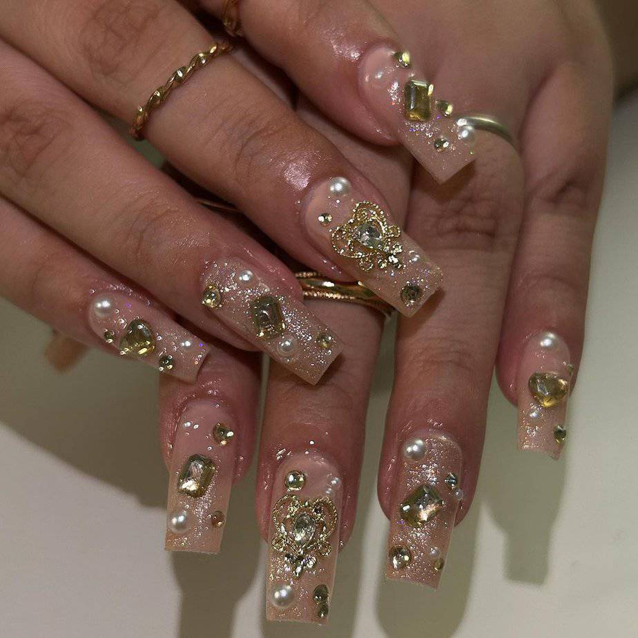 36 Glorious Gold Nails Fit For Royalty