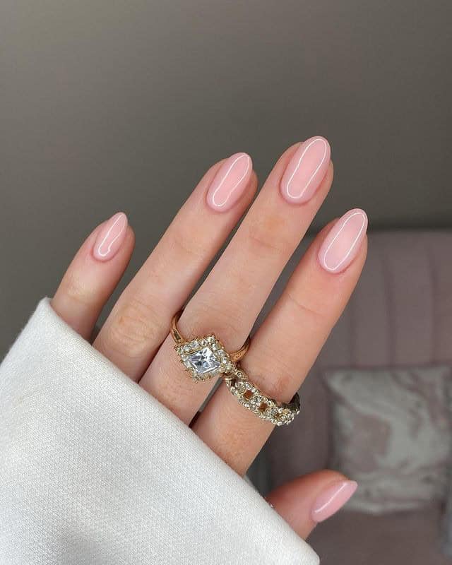 38 Timeless Neutral Short Nails For A Sophisticated Look