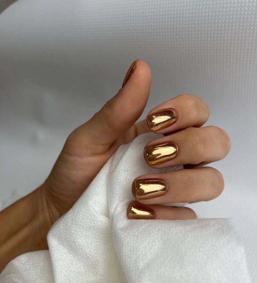 36 Glorious Gold Nails Fit For Royalty