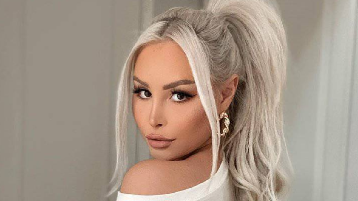 36 Eye Catching Platinum Blonde Styles for the Ultimate Glow Up