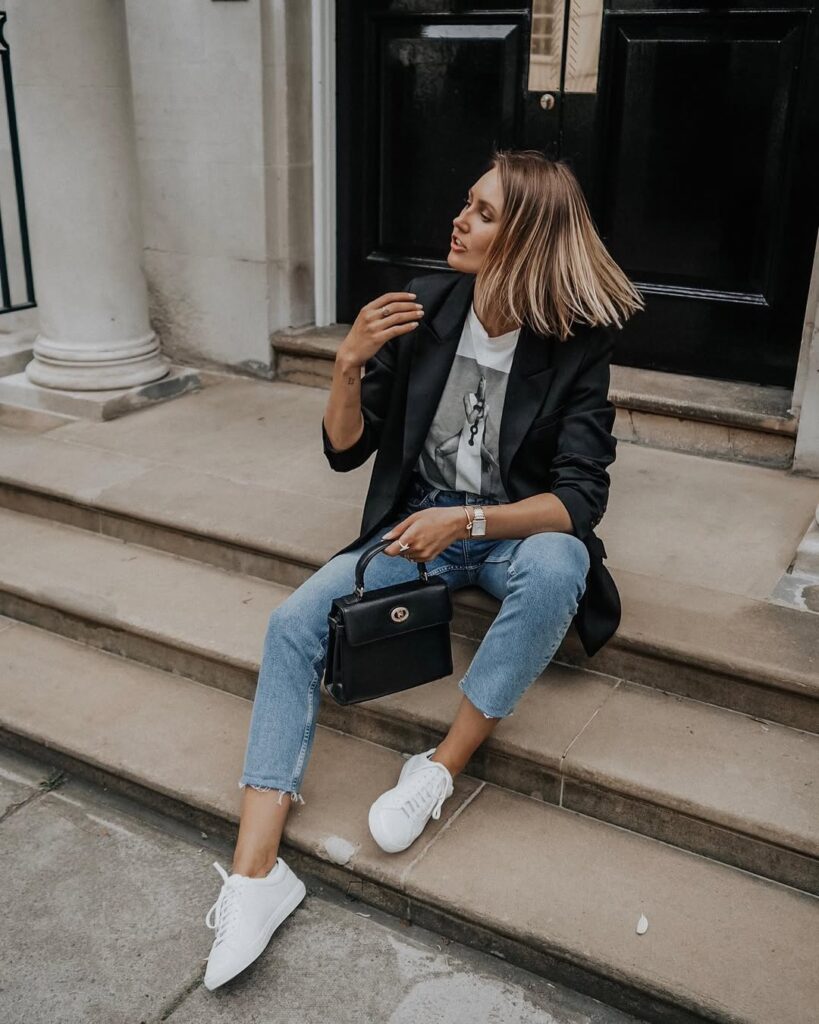 Mom jeans and classy white sneakers