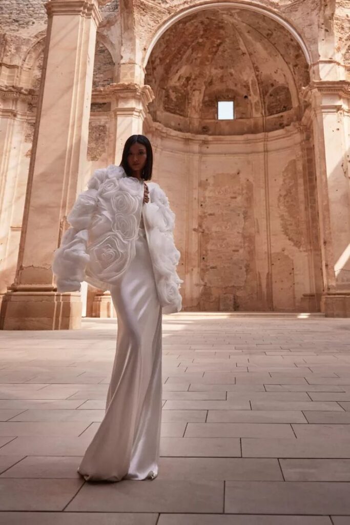 9 Jaw-Dropping Winter Wedding Dresses That Will Make You Say 'I Do' in Style