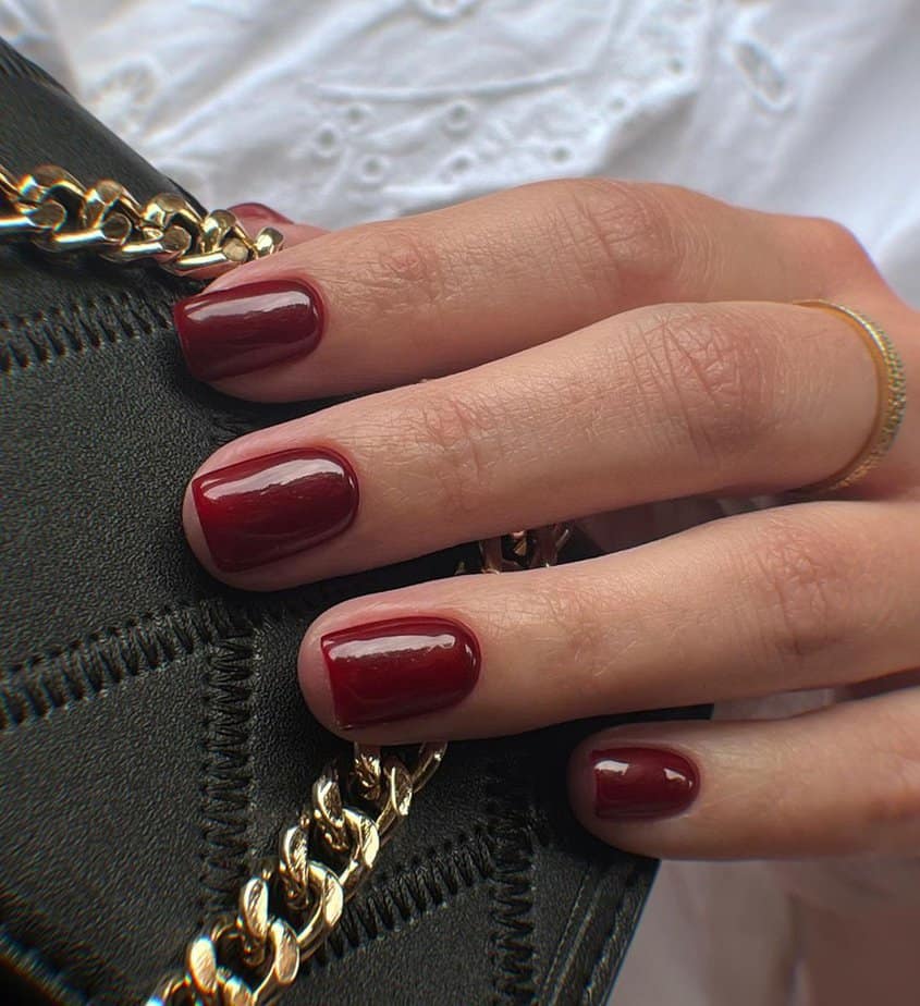 14. Classic burgundy allure