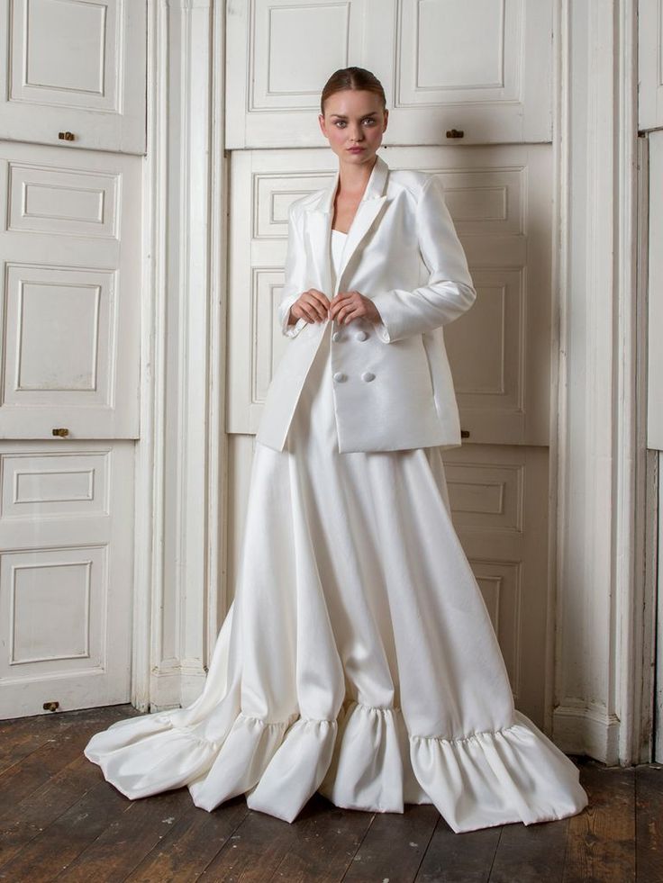 9 Jaw-Dropping Winter Wedding Dresses That Will Make You Say 'I Do' in Style