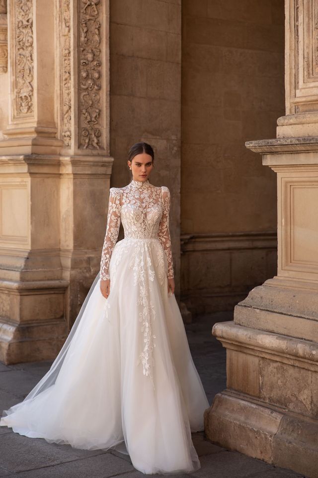 9 Jaw-Dropping Winter Wedding Dresses That Will Make You Say 'I Do' in Style