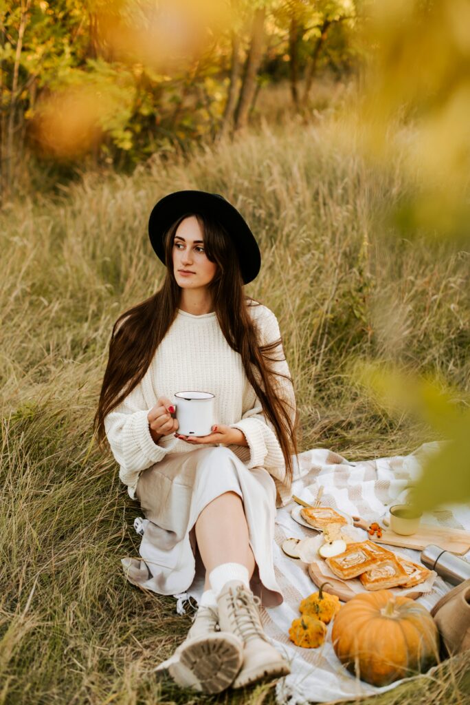 Cozy autumn vibes with cream boots and knitwear