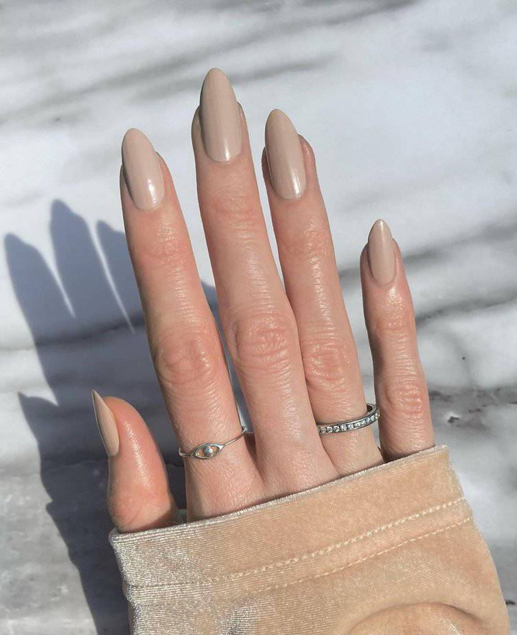 Light taupe nails