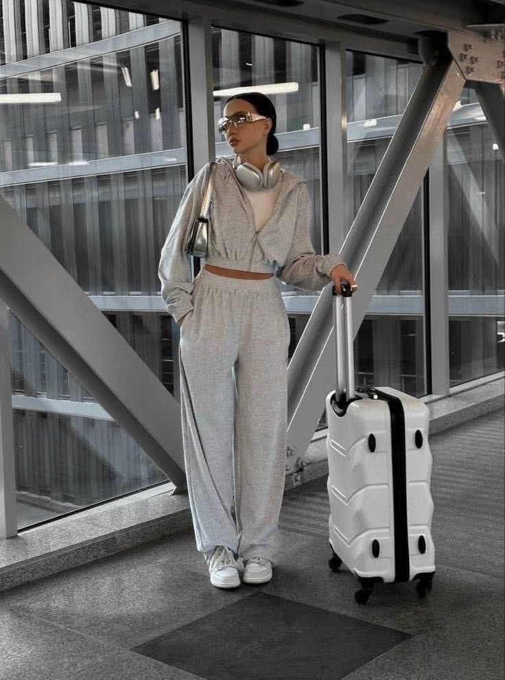 8 Chic and Comfortable Airport Outfits Perfect for Your Travels