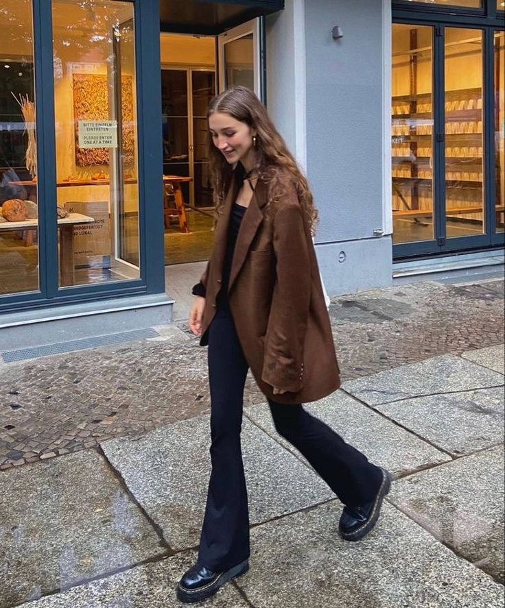 The Only Shoes You’ll Want to Pair with Full-Length Flare Jeans This Year