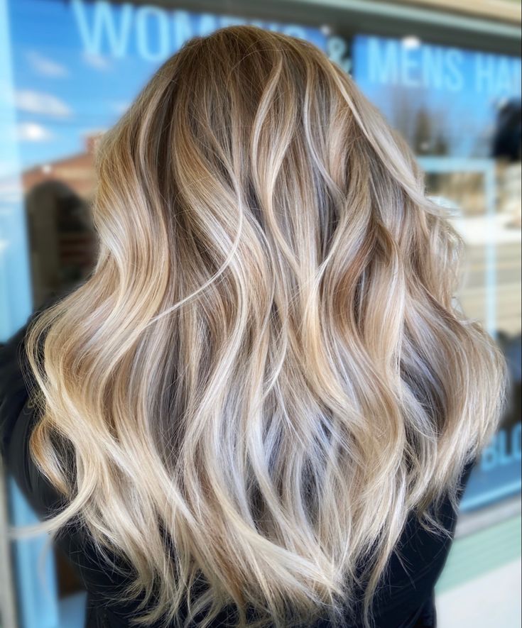 Creamy and Natural Blonde Balayage with dimension Spring 2021 Trends