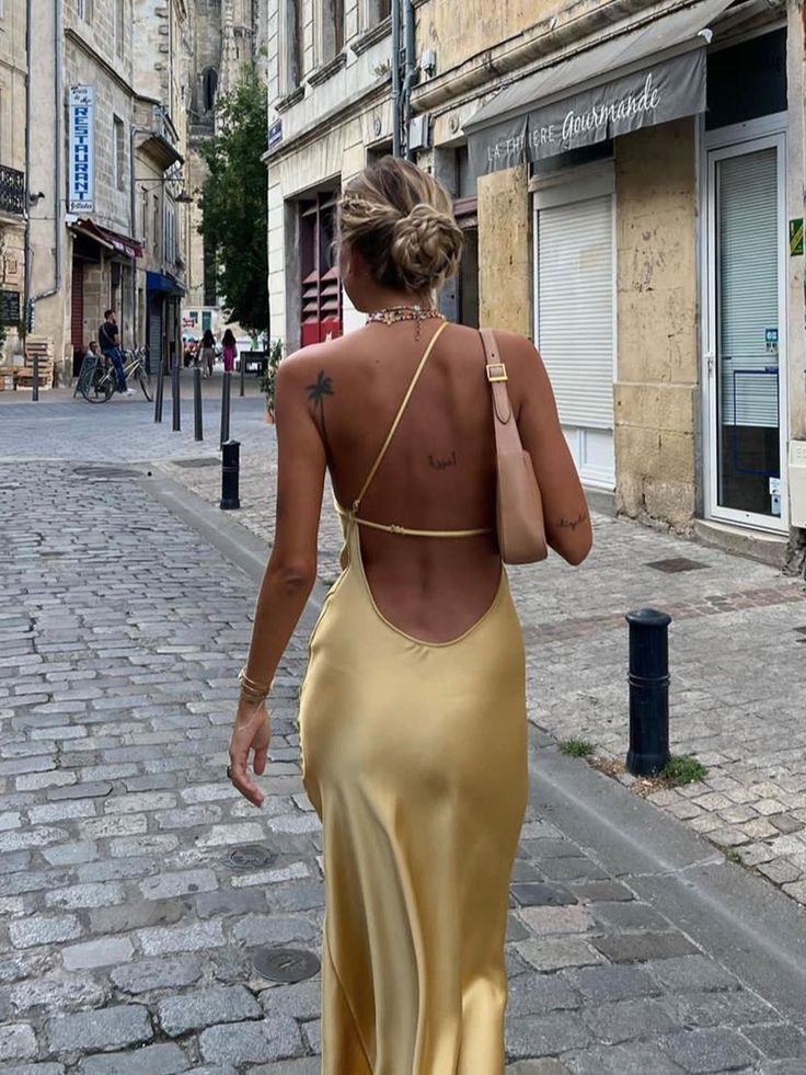 9 Show-Stopping Backless Dresses to Unleash Your Inner Glam