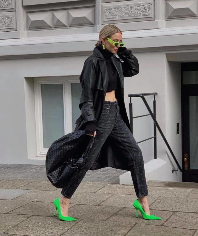 You Won’t Believe How These 9 Outfits with Green Heels Steal the Spotlight