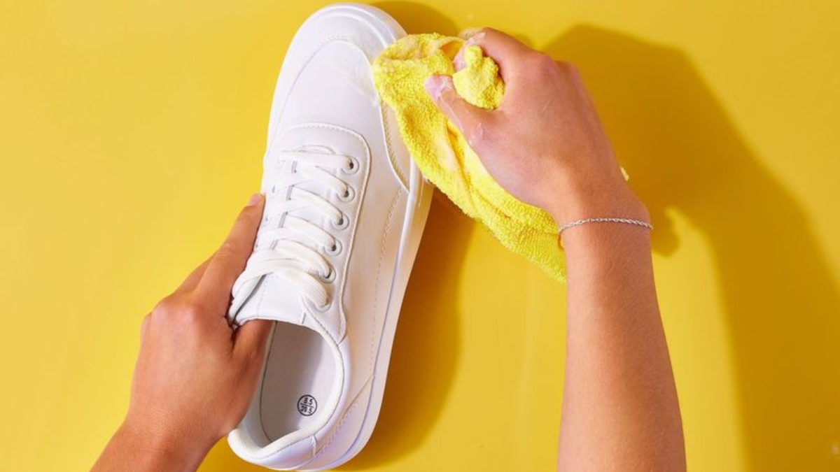 10 Tips to Get Your White Shoes Looking New Again, Regardless of Materialas